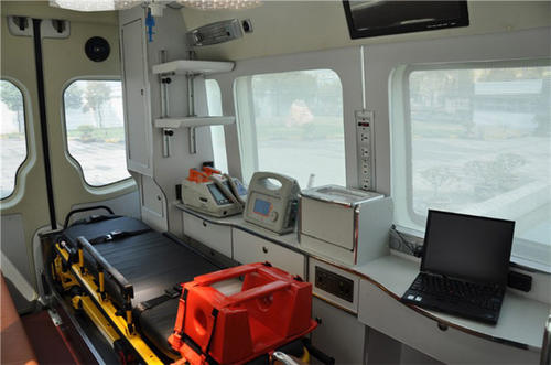 西平县救护车内部